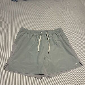 Men’s Vuori Shorts 5”